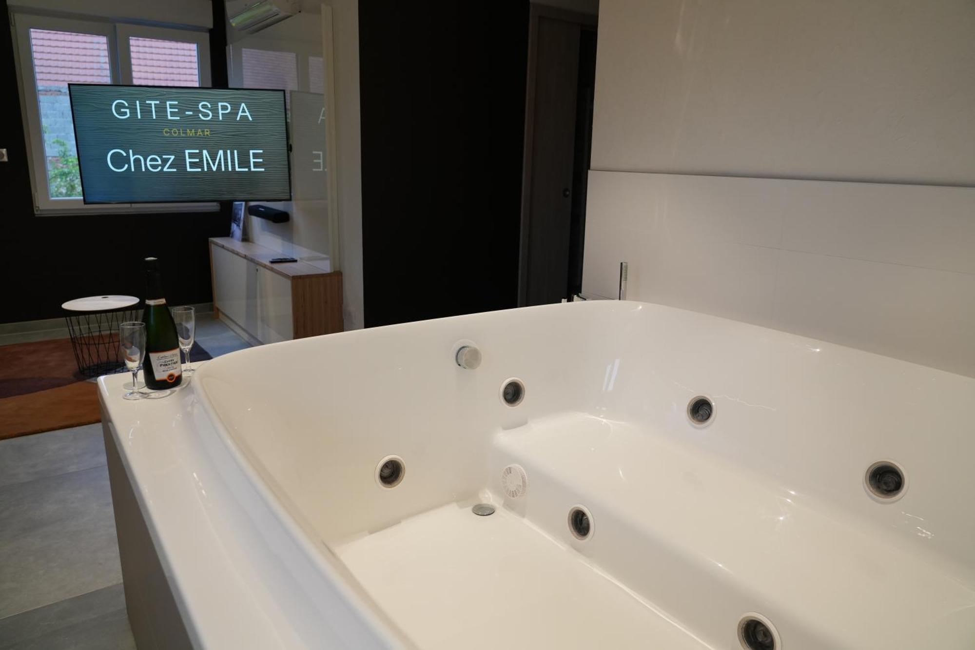 Gite Spa L'Atelier Emile - Spa Privatif - 5 Min Colmar Sainte-Croix-en-Plaine Exterior photo